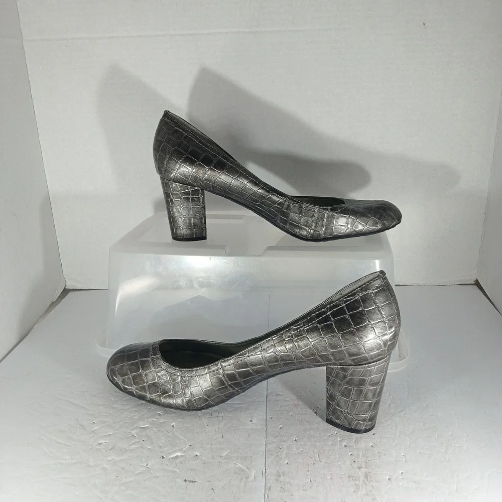 Anne Klein Fenton Pumps 10M Pewter Metallic Croc Embossed Block Heel Round Toe